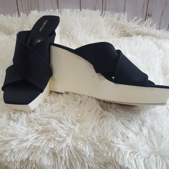 Calvin Klein platform slides - Picture 2 of 8